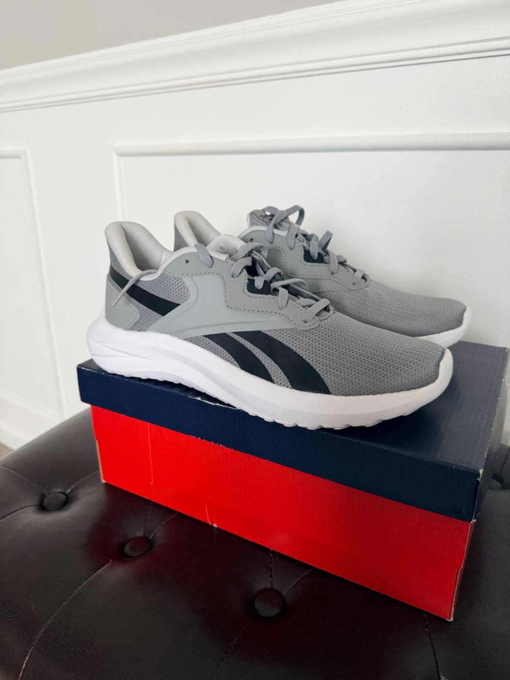 Reebok Men's Light Gray & Black Athletic Running Shoes